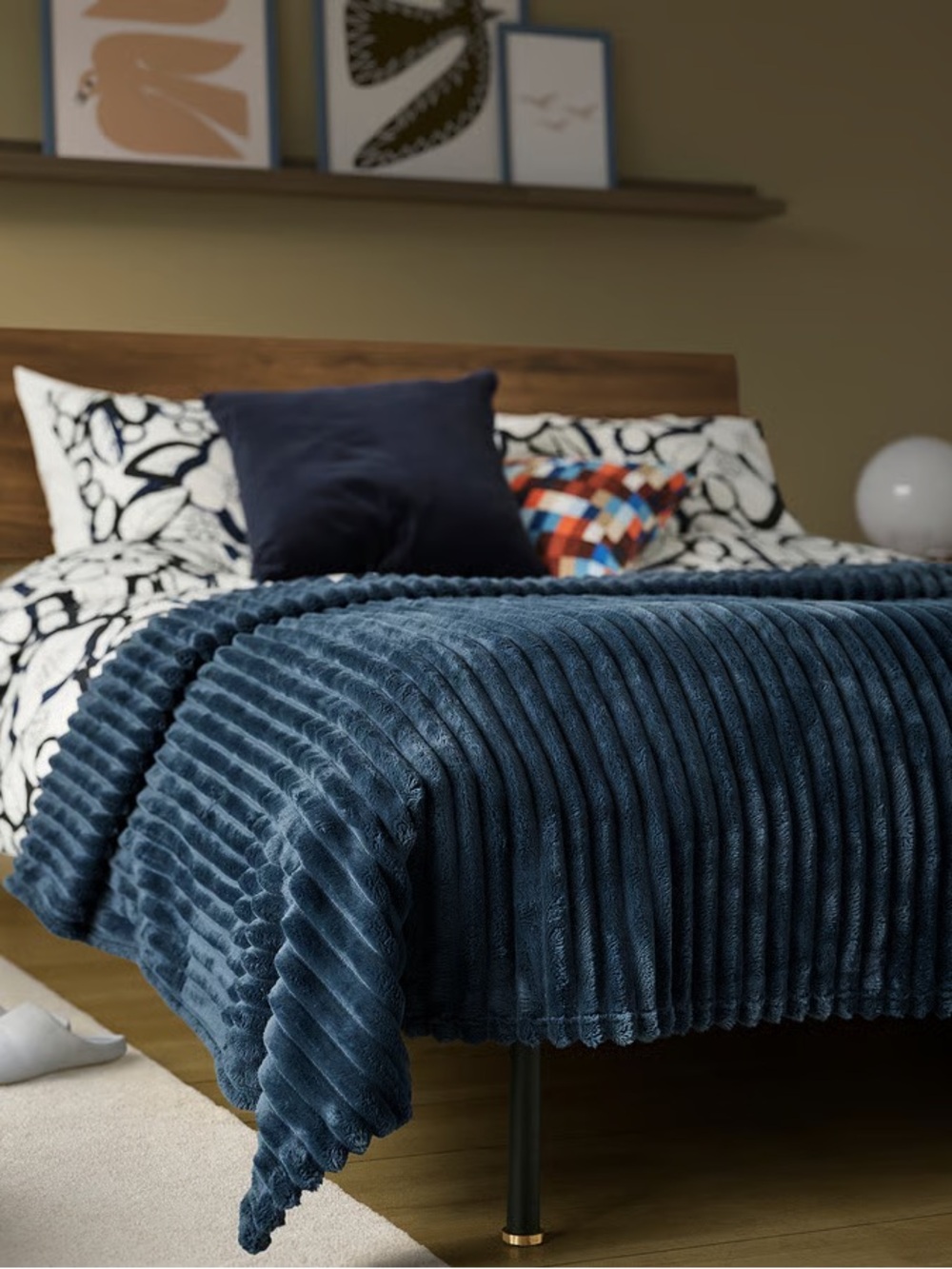 Plush Ribbed Navy Blue Throw Blanket - Soft Home Bedding